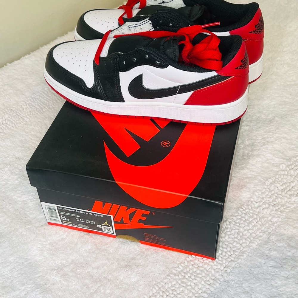 Nike Air Jordan 1 Retro Low OG (GS) | Black White Red | Size 5Y | NEW